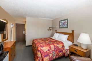 Days Inn by Wyndham Pierre - 4