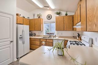 Mount Shasta Escape with Balcony about Walk to Dtwn - Mount Shasta - 3