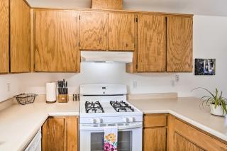 Mount Shasta Escape with Balcony about Walk to Dtwn - Mount Shasta - 1