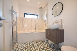 Flat 1 High Tide House, Mortehoe - beautifully designed ground floor flat with sea views and garden - 4