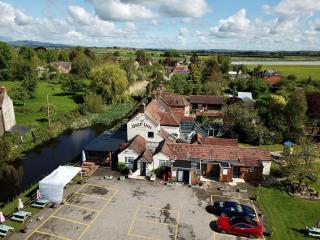 The Ship Inn - Self Catering Accommodation - Gloucester - 0