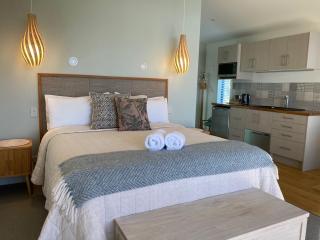The Bay House Beachfront Accommodation - 2