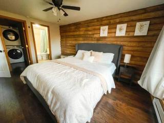 Private Mountain Cottage! King Bed * 8 Acres - 7