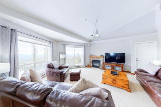 Hilltop Hideaways - Big White - 9