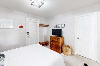 Hilltop Hideaways - Big White - 2