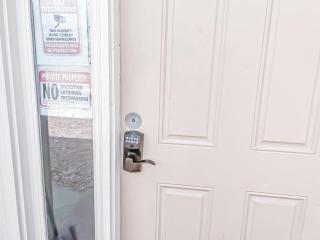 Lovely 2 bedroom! Close to All in a 4Plex - 3