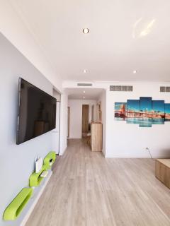 Stylish 3 Bedroom Penthouse in Marbella Centre with Large Pool close to the Beach - 8