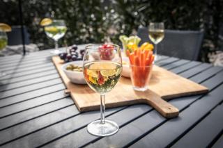 StayatSas Sam, middenin het bos, kindvriendelijk, stijlvol ingericht, parkeren naast het huisje,veel privacy, ruime tuin - 3