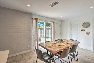 Chic Scottsdale Home with Balcony, Walk to Old Town! - Scottsdale - 5