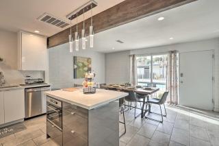 Chic Scottsdale Home with Balcony, Walk to Old Town! - Scottsdale - 2