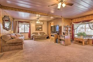 Cozy Home with Hot Tub Half Mi to Salmon River! - Salmon - 8