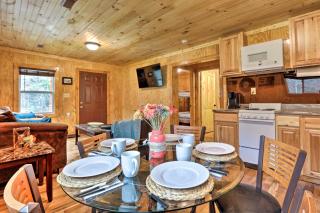 Cozy Creekside Cabin about 24 Mi to Red River! - 3