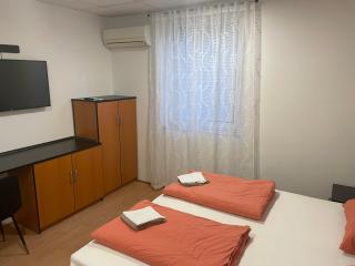 Room AA - 4