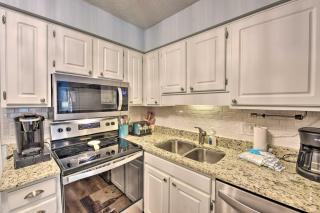 Hilton Head Condo Beach Supplies, Walk to Shore! - 4