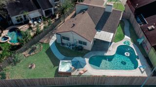 1976HoustonGem Luminous PvTPool & HotTub DT20mins for LRG Families 6Beds 2Bath - 0