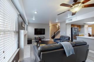 Luxe Lakewood Villa - Phoenix - 8