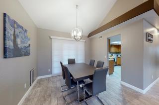 Luxe Lakewood Villa - 3