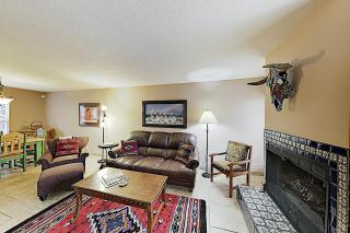 Closson Charmer Apt 2 - 6