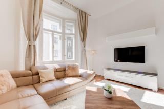 Luxury Riverside Apartments In The Center Of Prague - 6