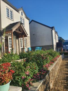 Lakeside Cottages - 3
