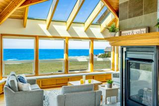 Pelican House - Fort Bragg - 4