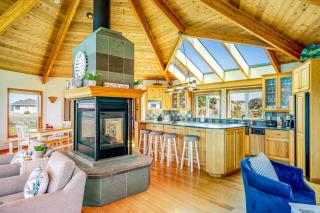 Pelican House - Fort Bragg - 2