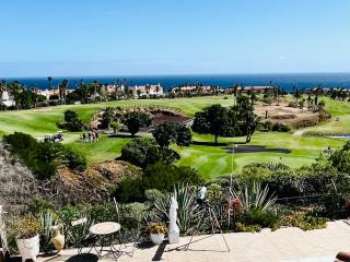 house private heated pool amazing view on golf ocean 3 bedrooms 3 bathrooms 6 to 8 adults 3-17 years old children being considered adults and in addition 0-2 years old children are welcome for free - San Miguel de Abona - 1