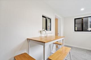 New 1-bedroom house with free parking - 6