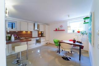 Freundliche Ferienwohnung (Souterrain) mit Gartenmitbenutzung im Haus Lotus - Bad Urach - 5