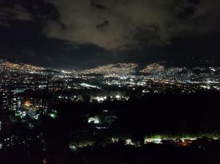 Hermoso Apartamento con vista a todo Medellín - 4