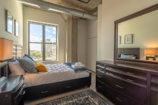 McCormick Place Luxurious and Spacious 3BR in Downtown Chicago with Optional Parking Sleeps 10 guests - 2
