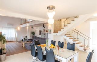 Three-Bedroom Apartment In Lumbarda - 3