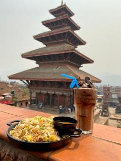 Hotel Empire & Rooftop Restaurant - 2