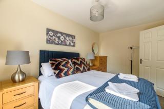 Charming & Spacious 3BR With Private Parking Near Ipswich - 2