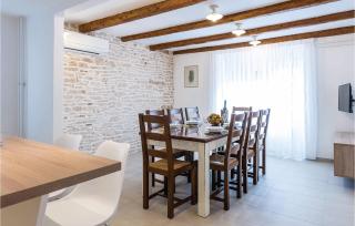 Four-Bedroom Holiday Home In Manjadvorci - 8