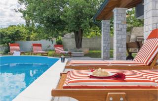 Four-Bedroom Holiday Home In Manjadvorci - 2