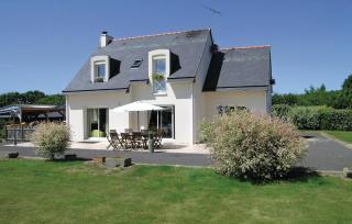 Awesome Apartment In Roz-Landrieux - 4