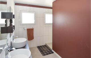 Amazing Home In Sernhac - 5