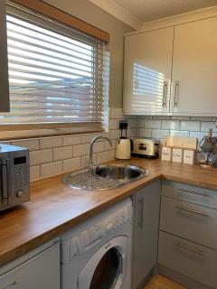 Modern 2 Bed Chalet - 27 Bermuda Holiday Park - Hemsby - 7
