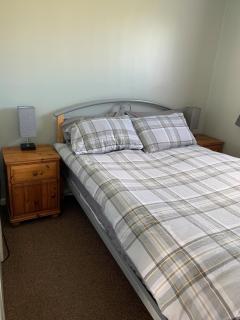 Modern 2 Bed Chalet - 27 Bermuda Holiday Park - Hemsby - 6
