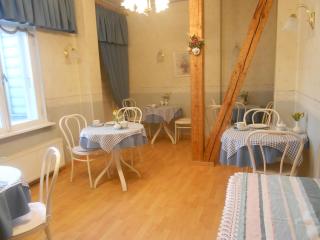 Poska Villa Guesthouse - 1