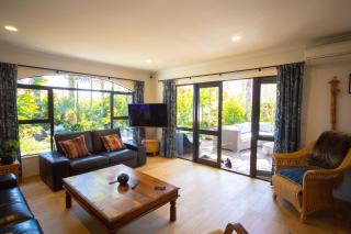 Palm Garden Beach House - 6