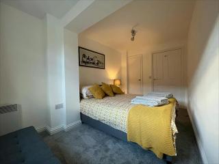Cotswold apartment with private parking! - 3