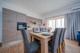 Sliema Exclusive 4-Bedroom Side Seaviews Apartments By ShortLetsMalta - Sliema - 9