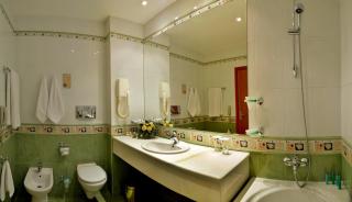 Aqua Hotel - Warna - 9