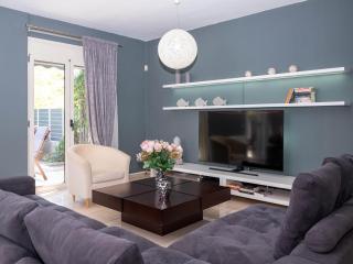 Grey House "by Checkin" - 9