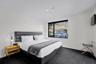 Coronet Escape Apartment 1 - 7