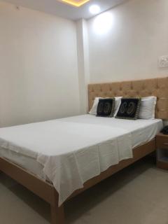 Purple Lotus Hotel - Varanasi - 4