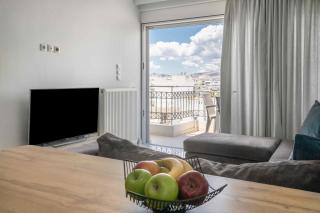 Lis153 by Smart Cozy Suites - Top Floors with Amazing City View - Available 24hr - Atene - 3