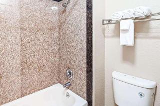 Travelodge by Wyndham San Antonio Downtown Northeast - San Antonio - 4
